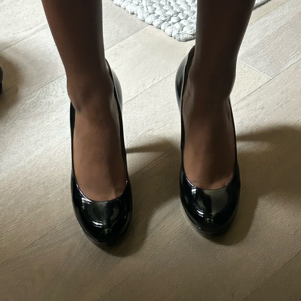 Gucci Round-Toe Heels - Picture 6 of 6
